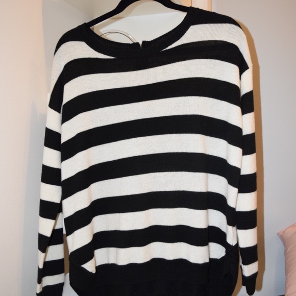 H&M Black and White Stripped Sweater - Picture 4 of 6